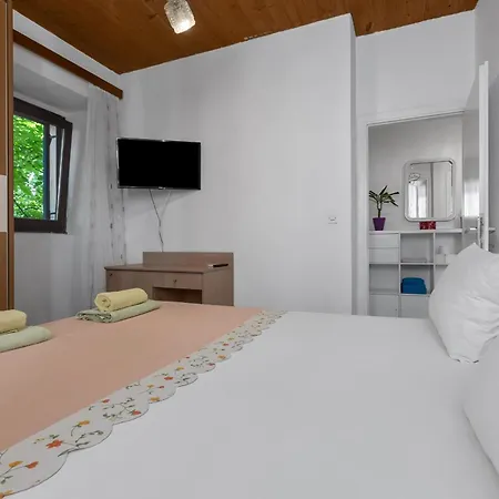 Kata Apartman *