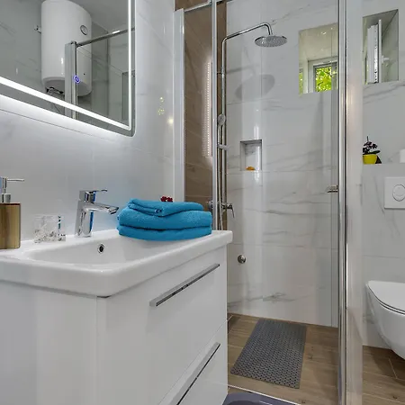 Kata Apartman Makarska